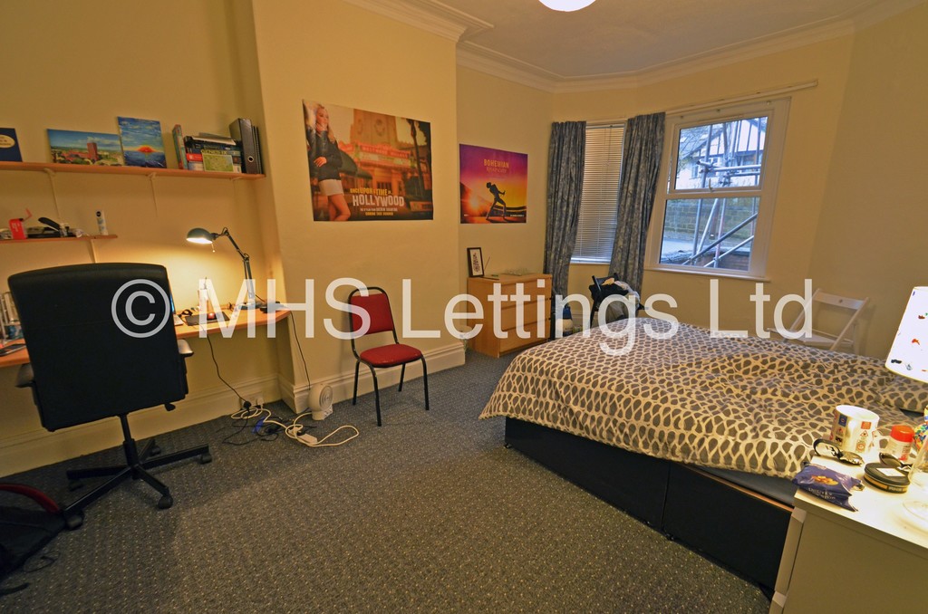 Photo of 7 Bedroom End Terraced House in 1 Richmond Mount, Leeds, LS6 1DG