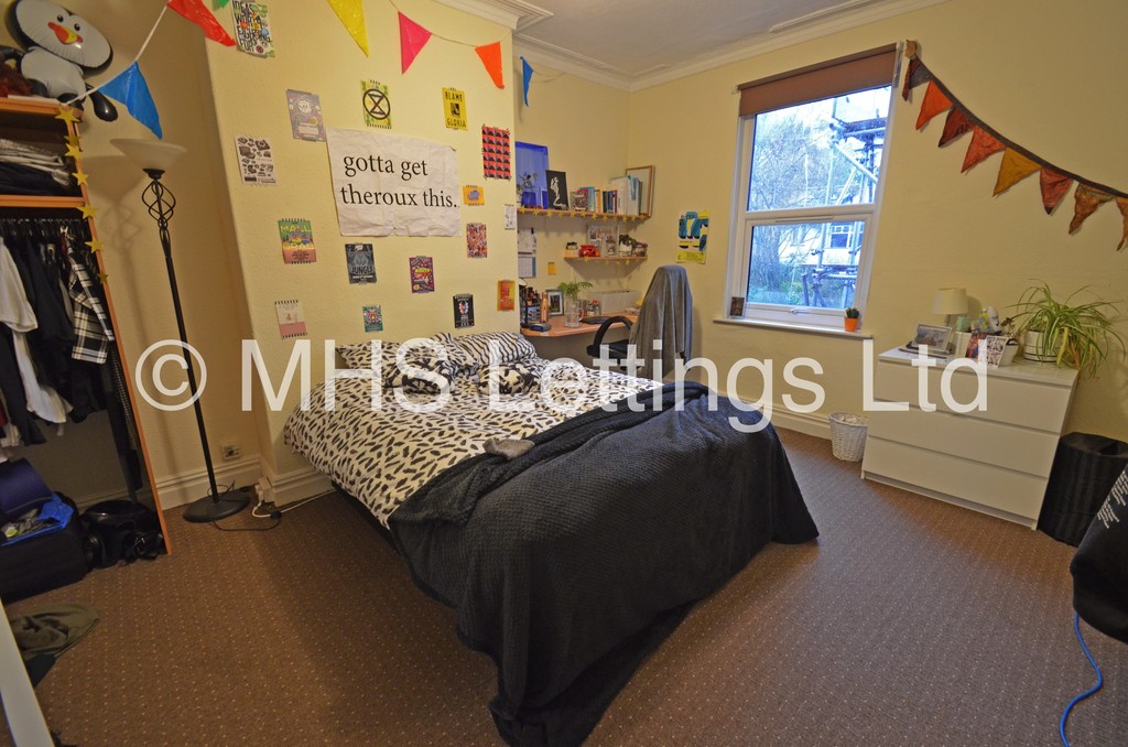 Photo of 7 Bedroom End Terraced House in 1 Richmond Mount, Leeds, LS6 1DG