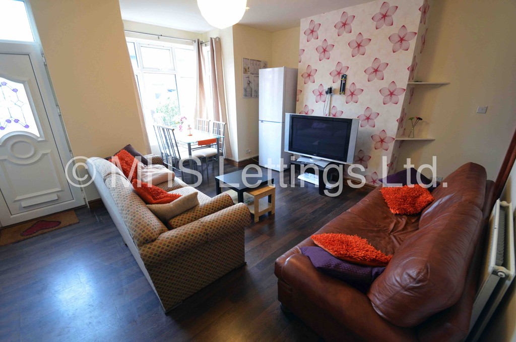 42 Brudenell Mount, Leeds, LS6 1HS