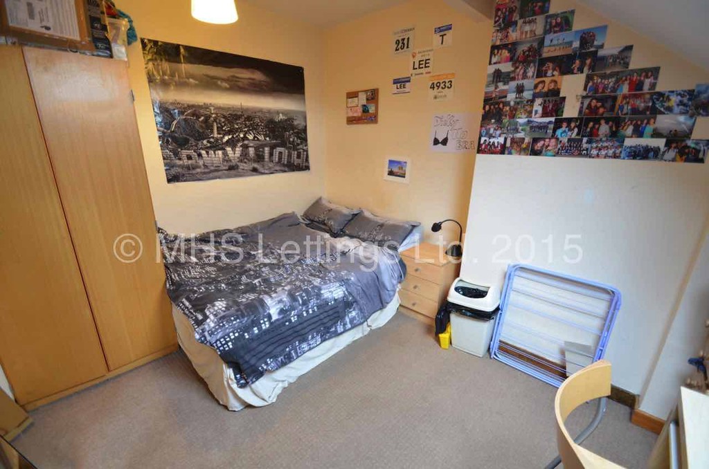 Photo of 4 Bedroom Mid Terraced House in 6 Mayville Terrace, Leeds, LS6 1NB