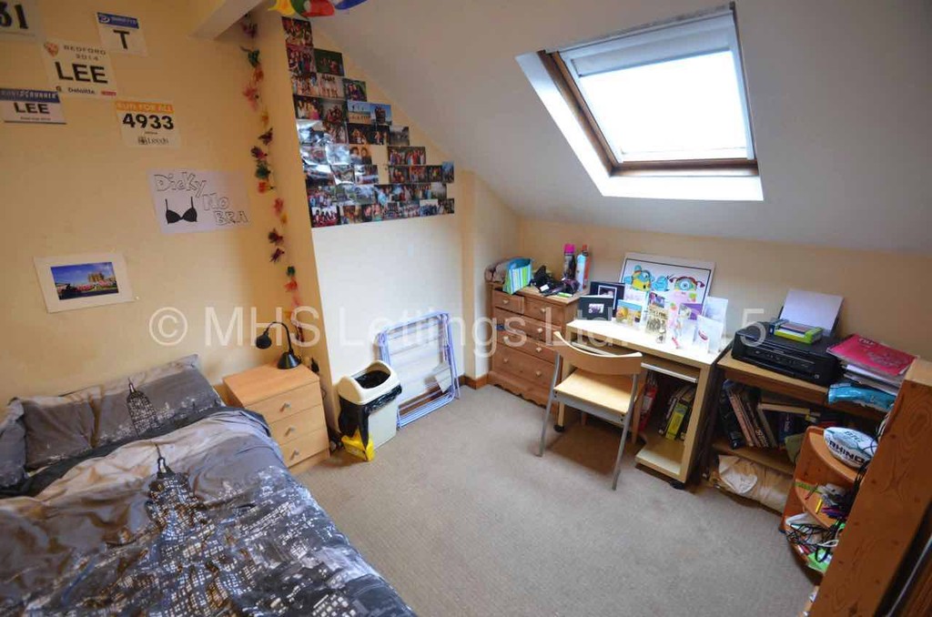 Photo of 4 Bedroom Mid Terraced House in 6 Mayville Terrace, Leeds, LS6 1NB