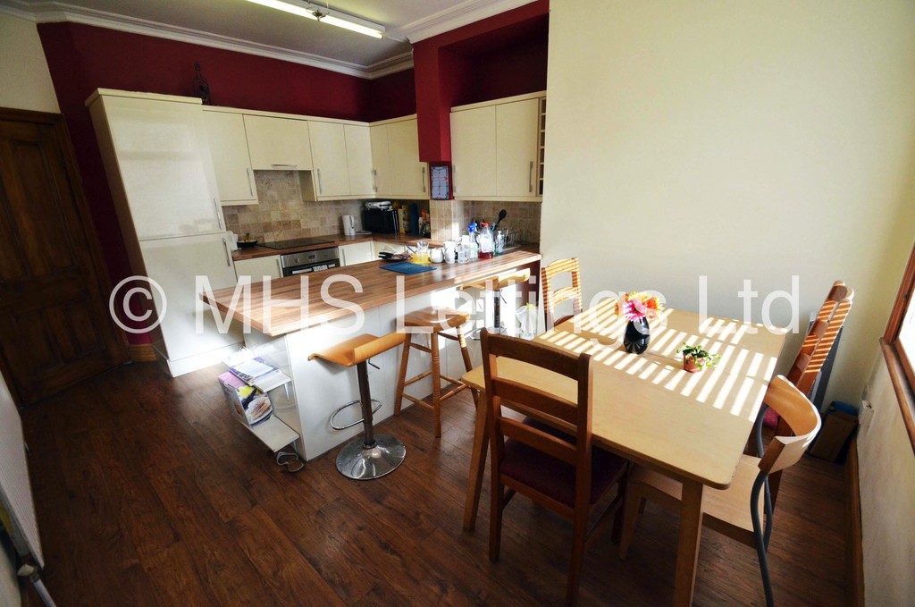 Photo of 4 Bedroom Mid Terraced House in 6 Mayville Terrace, Leeds, LS6 1NB