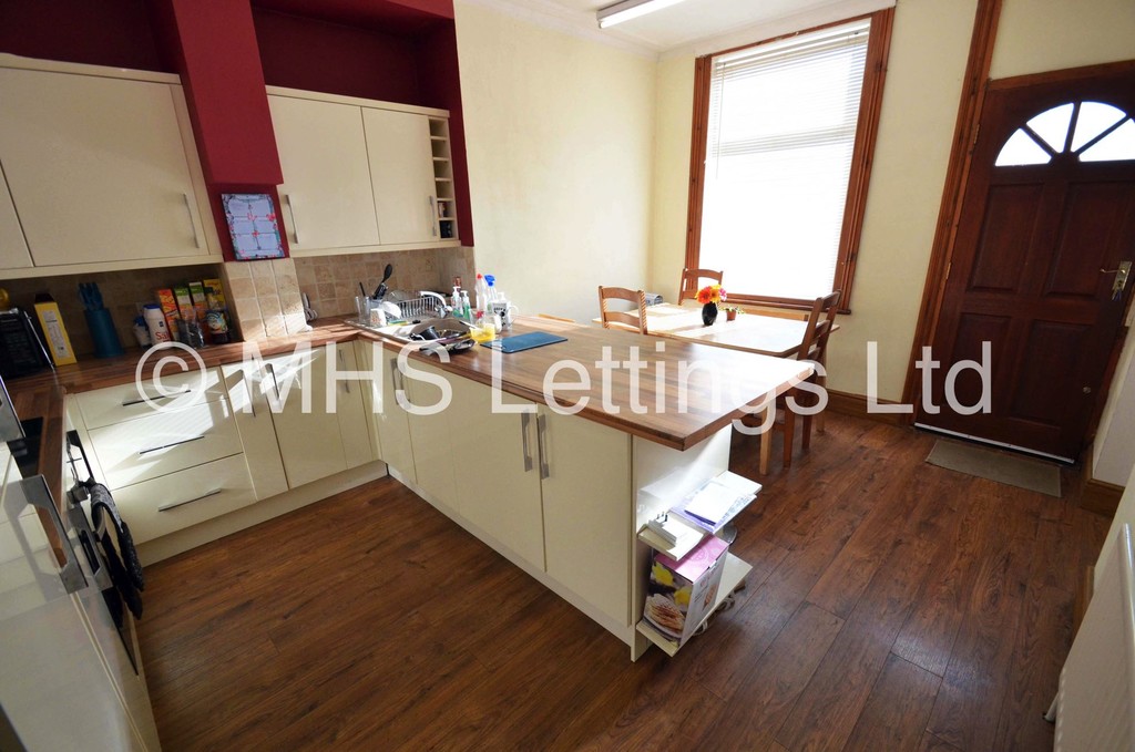 Photo of 4 Bedroom Mid Terraced House in 6 Mayville Terrace, Leeds, LS6 1NB