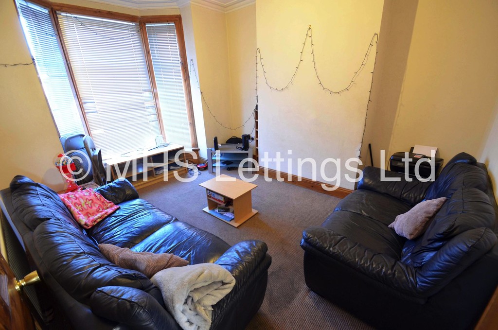 Photo of 4 Bedroom Mid Terraced House in 6 Mayville Terrace, Leeds, LS6 1NB