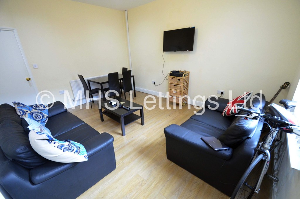 Photo of 5 Bedroom Mid Terraced House in 23 Hessle Mount, Leeds, LS6 1EP