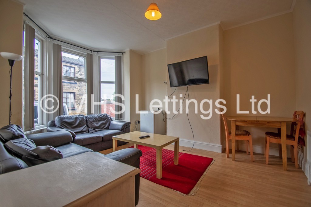 Photo of 4 Bedroom Mid Terraced House in 12 Norwood Grove, Leeds, LS6 1DT