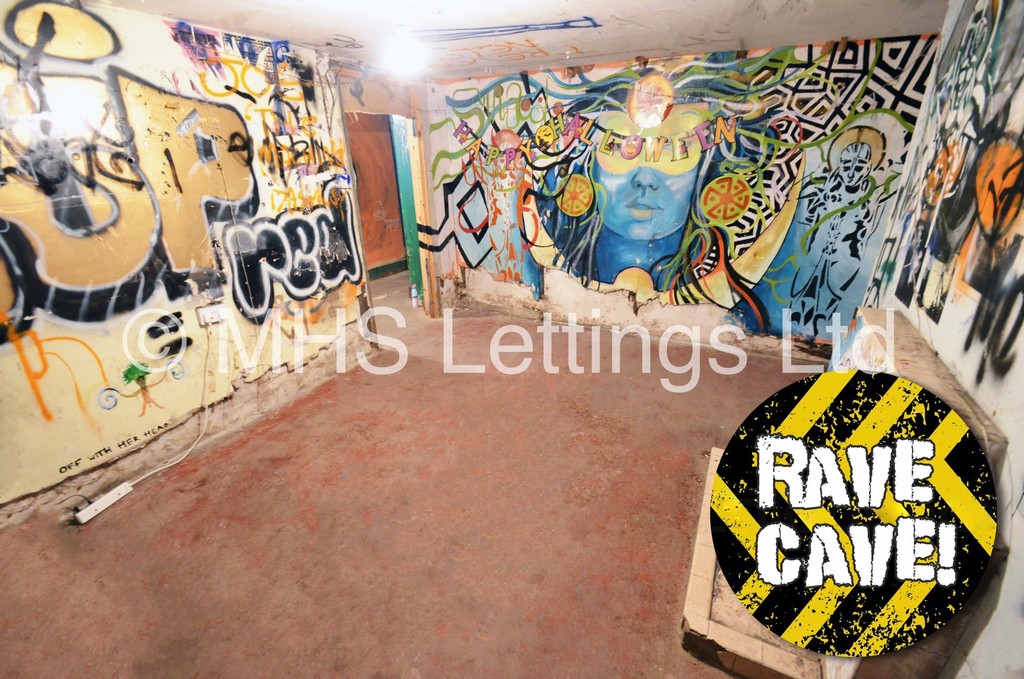 Photo of 6 Bedroom Mid Terraced House in 97 Brudenell Road, Leeds, LS6 1JD