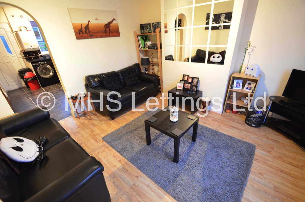 Photo of 2 Bedroom Mid Terraced House in 27 Park View Avenue, Leeds, LS4 2LH