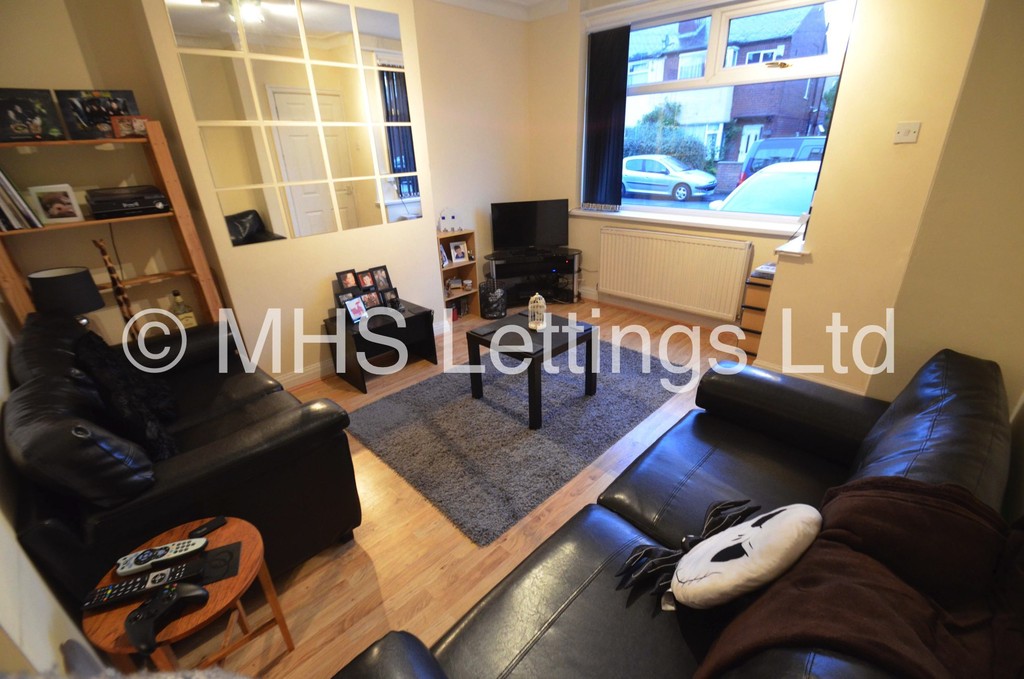 Photo of 2 Bedroom Mid Terraced House in 27 Park View Avenue, Leeds, LS4 2LH
