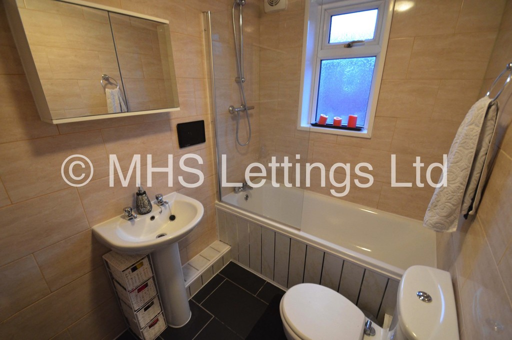 Photo of 2 Bedroom Mid Terraced House in 27 Park View Avenue, Leeds, LS4 2LH