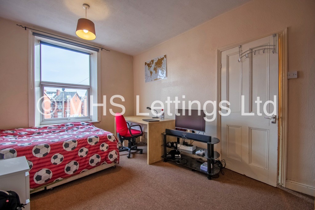 Photo of 3 Bedroom Mid Terraced House in 7 Hessle Street, Leeds, LS6 1EL