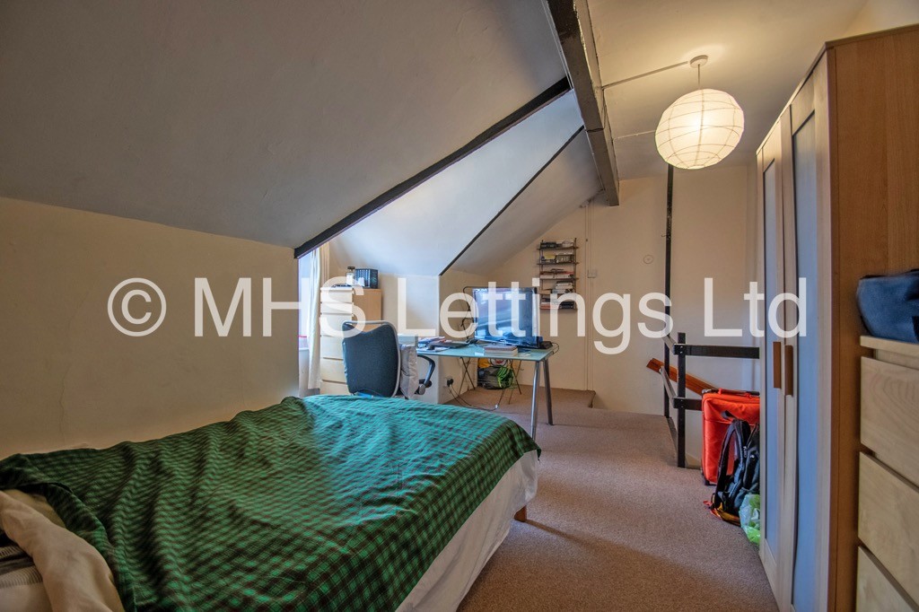 Photo of 3 Bedroom Mid Terraced House in 7 Hessle Street, Leeds, LS6 1EL