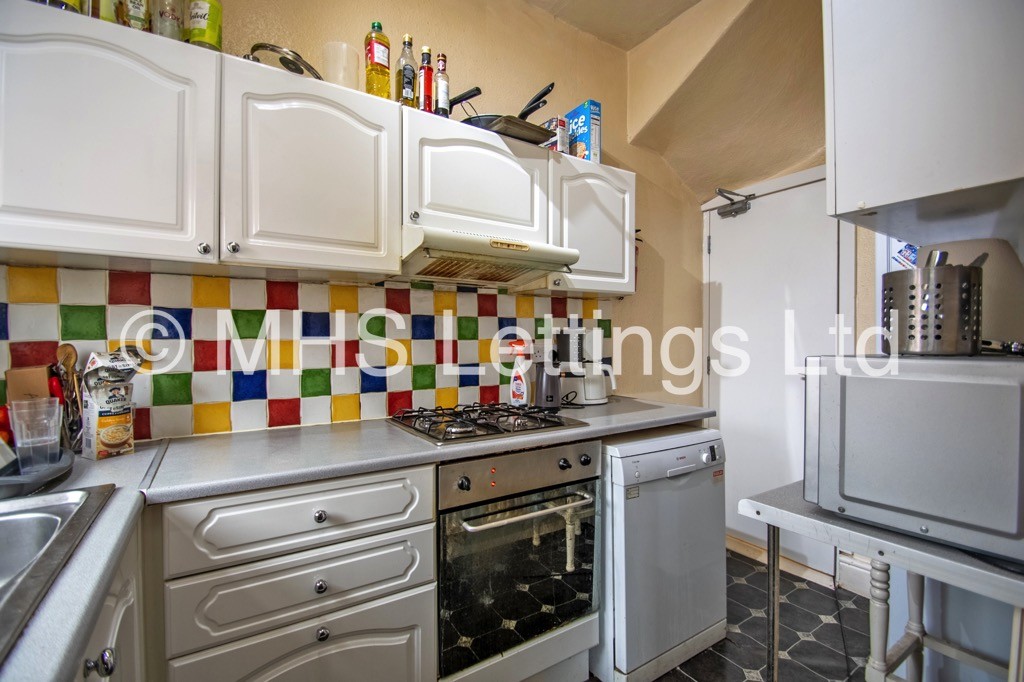 Photo of 3 Bedroom Mid Terraced House in 7 Hessle Street, Leeds, LS6 1EL