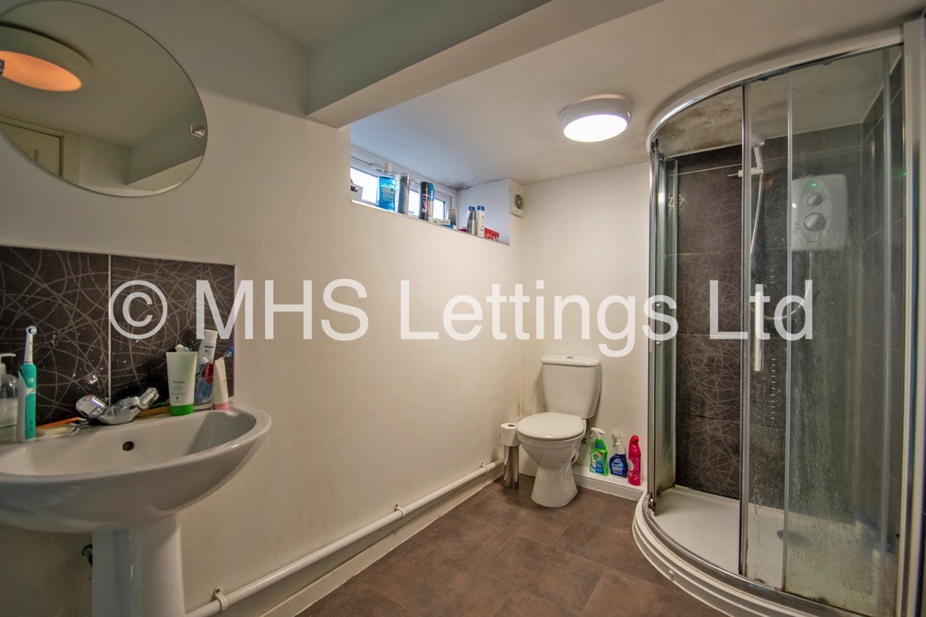 Photo of 3 Bedroom Mid Terraced House in 7 Hessle Street, Leeds, LS6 1EL