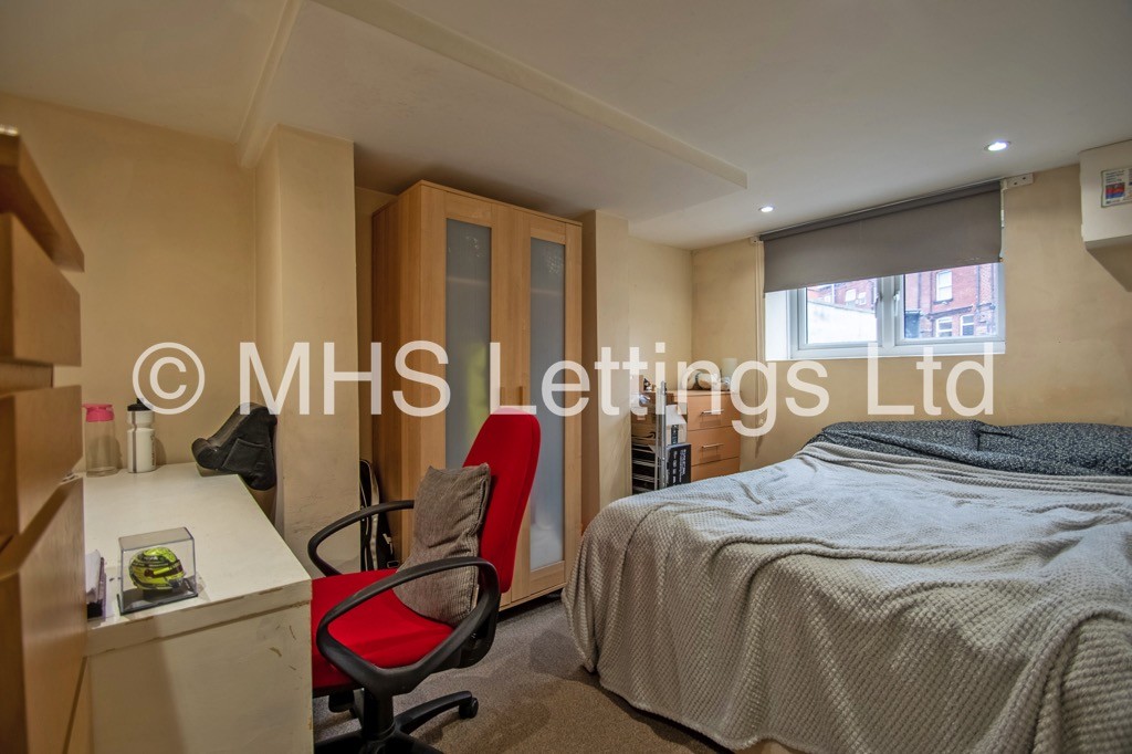 Photo of 3 Bedroom Mid Terraced House in 7 Hessle Street, Leeds, LS6 1EL