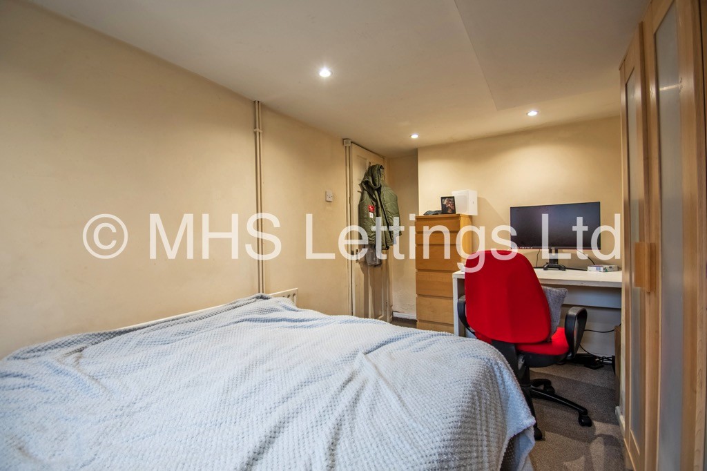Photo of 3 Bedroom Mid Terraced House in 7 Hessle Street, Leeds, LS6 1EL