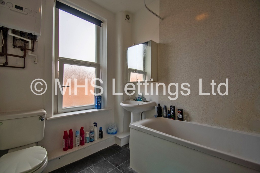Photo of 3 Bedroom Mid Terraced House in 7 Hessle Street, Leeds, LS6 1EL