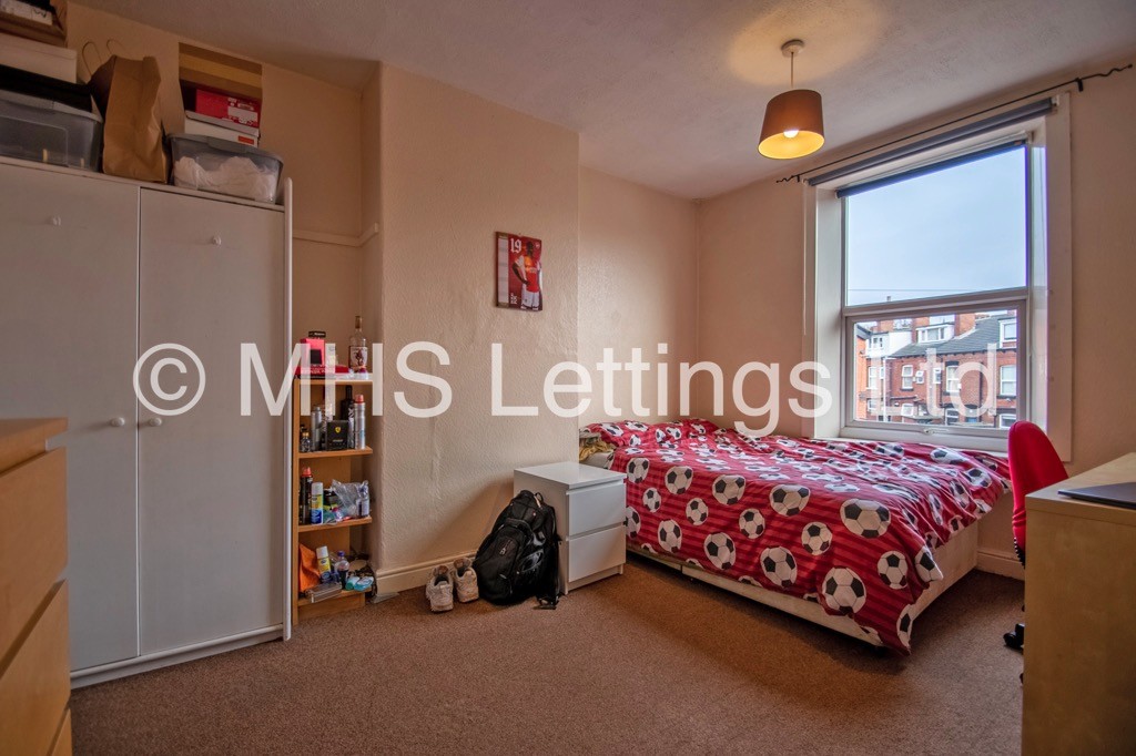 Photo of 3 Bedroom Mid Terraced House in 7 Hessle Street, Leeds, LS6 1EL