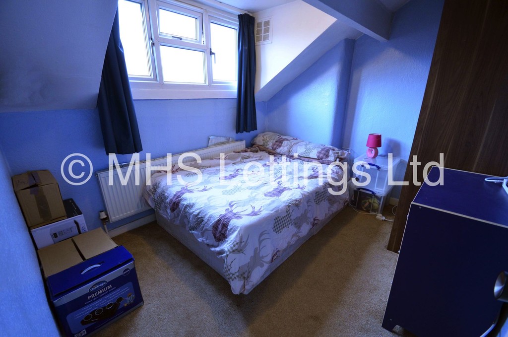 Photo of 2 Bedroom Mid Terraced House in 4 Autumn Place, Leeds, LS6 1RJ