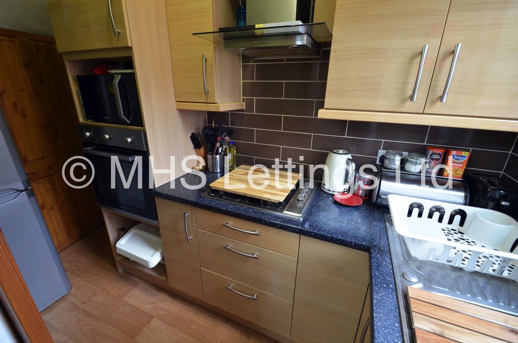 Photo of 2 Bedroom Mid Terraced House in 4 Autumn Place, Leeds, LS6 1RJ