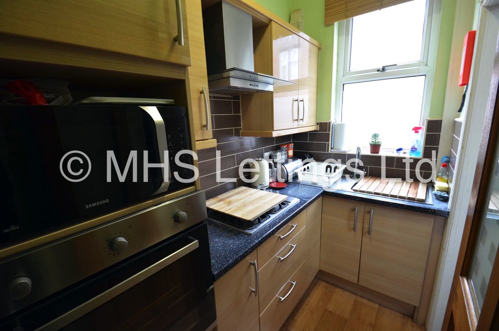 Photo of 2 Bedroom Mid Terraced House in 4 Autumn Place, Leeds, LS6 1RJ