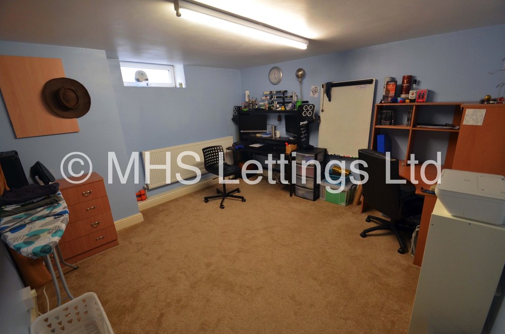 Photo of 2 Bedroom Mid Terraced House in 4 Autumn Place, Leeds, LS6 1RJ