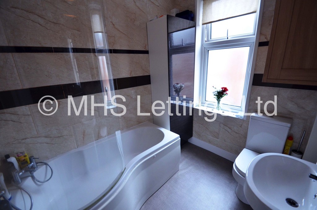 Photo of 2 Bedroom Mid Terraced House in 4 Autumn Place, Leeds, LS6 1RJ
