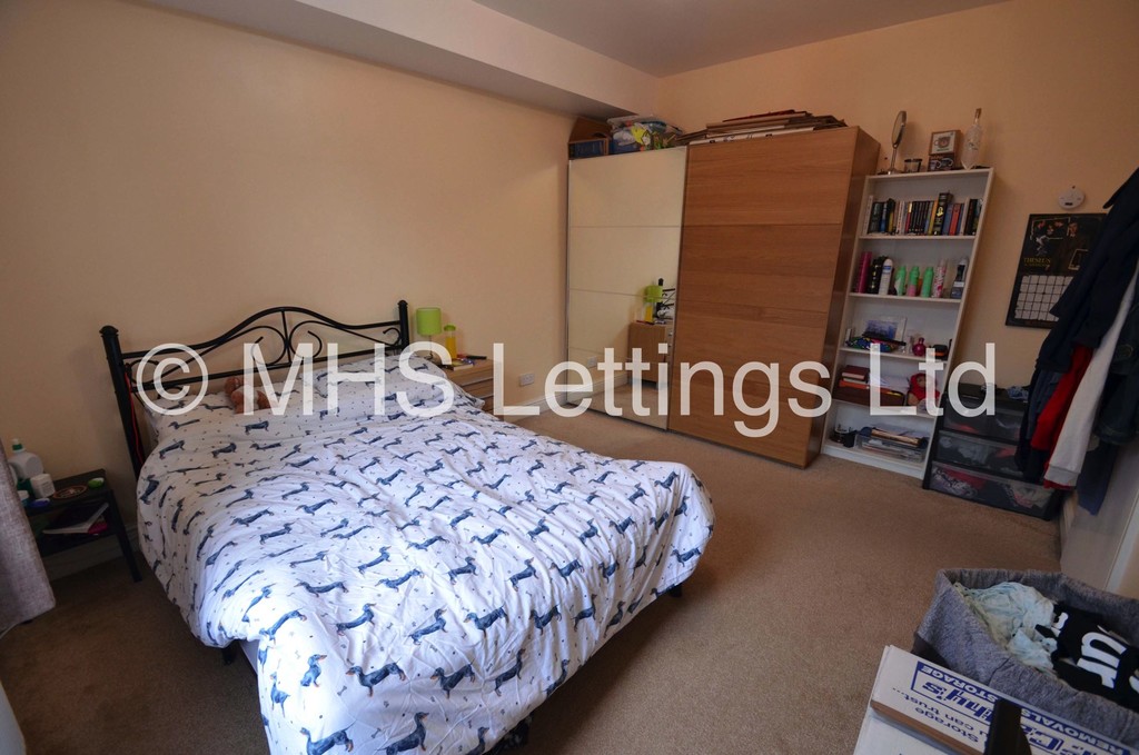Photo of 2 Bedroom Mid Terraced House in 4 Autumn Place, Leeds, LS6 1RJ