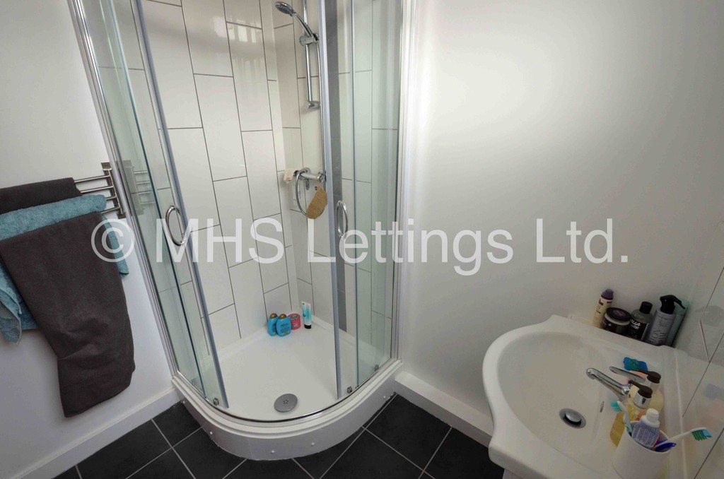 Photo of 7 Bedroom Semi-Detached House in 145 Brudenell Road, Leeds, LS6 1LS