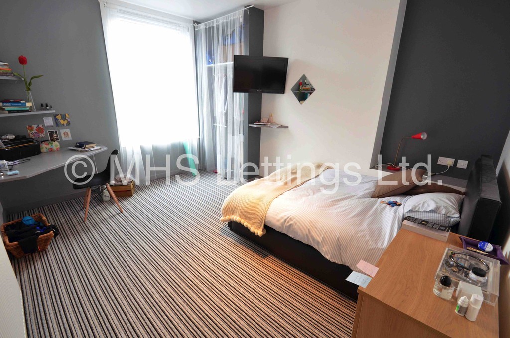 Photo of 7 Bedroom Semi-Detached House in 145 Brudenell Road, Leeds, LS6 1LS