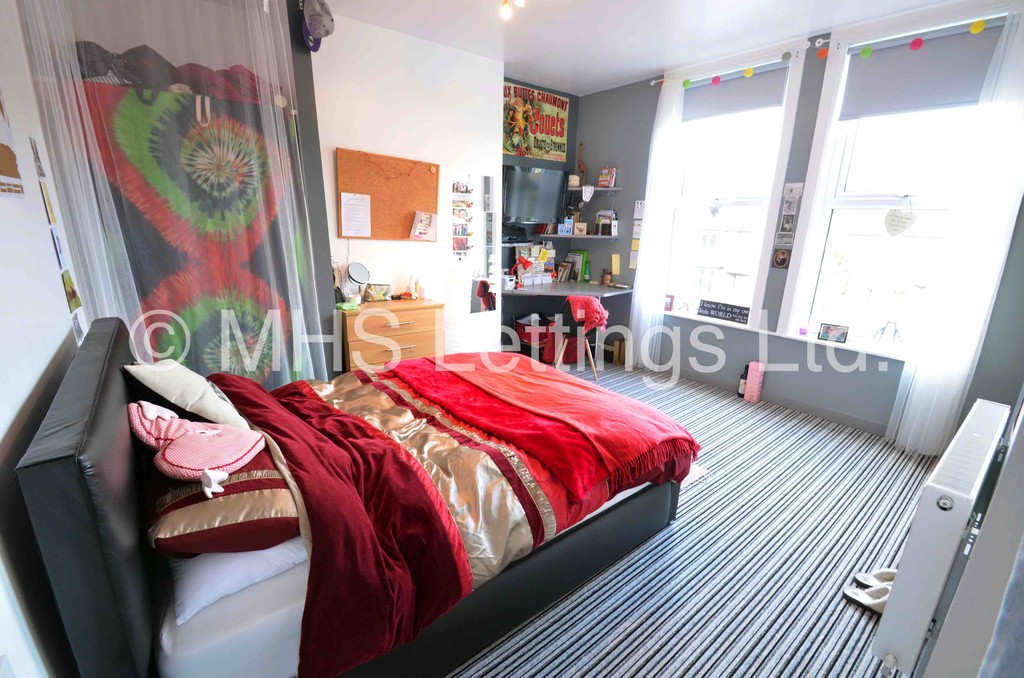 Photo of 7 Bedroom Semi-Detached House in 145 Brudenell Road, Leeds, LS6 1LS