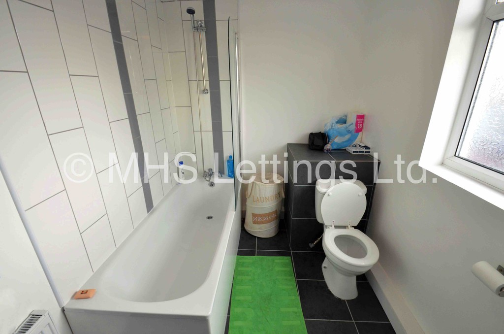 Photo of 7 Bedroom Semi-Detached House in 145 Brudenell Road, Leeds, LS6 1LS