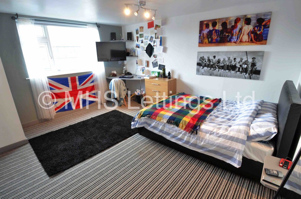 Photo of 7 Bedroom Semi-Detached House in 145 Brudenell Road, Leeds, LS6 1LS