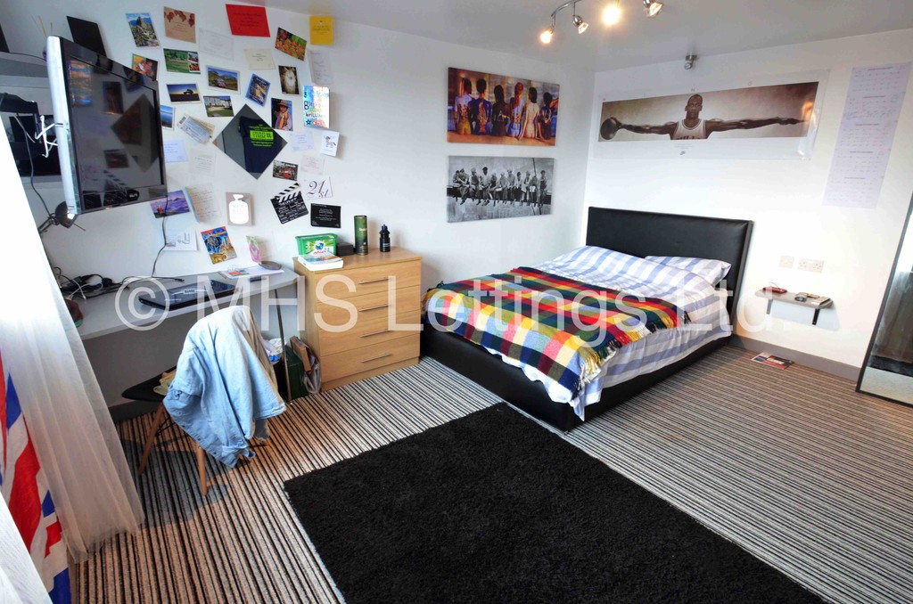 Photo of 7 Bedroom Semi-Detached House in 145 Brudenell Road, Leeds, LS6 1LS