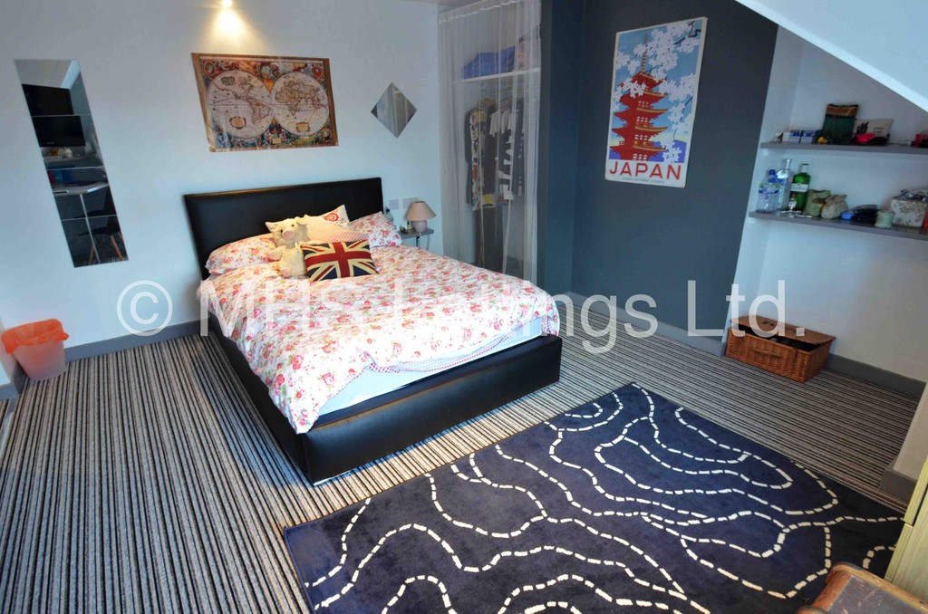 Photo of 7 Bedroom Semi-Detached House in 145 Brudenell Road, Leeds, LS6 1LS