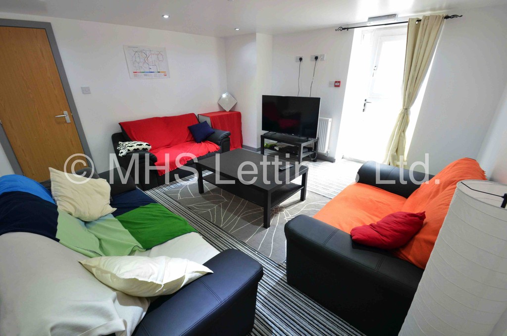 Photo of 7 Bedroom Semi-Detached House in 145 Brudenell Road, Leeds, LS6 1LS
