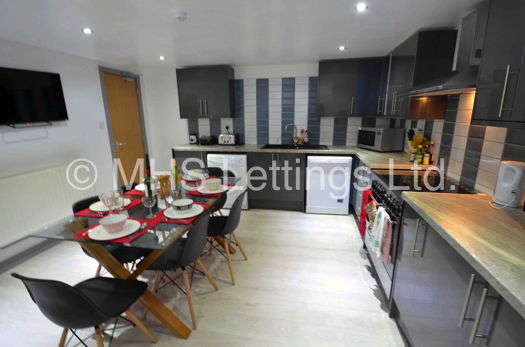 Photo of 7 Bedroom Semi-Detached House in 145 Brudenell Road, Leeds, LS6 1LS