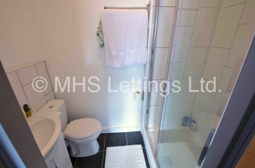 Photo of 7 Bedroom Semi-Detached House in 145 Brudenell Road, Leeds, LS6 1LS