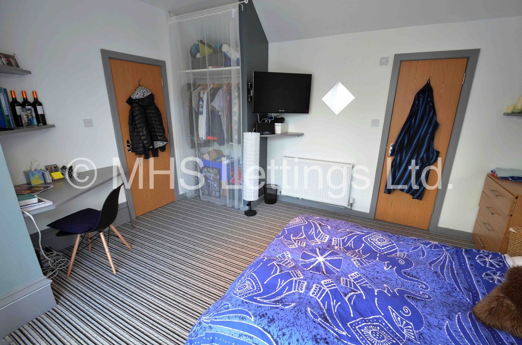 Photo of 7 Bedroom Semi-Detached House in 145 Brudenell Road, Leeds, LS6 1LS
