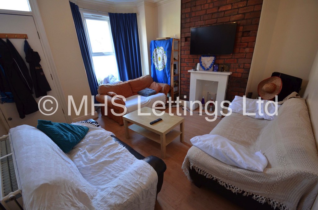 Photo of 4 Bedroom Mid Terraced House in 14 Mayville Street, Leeds, LS6 1ND