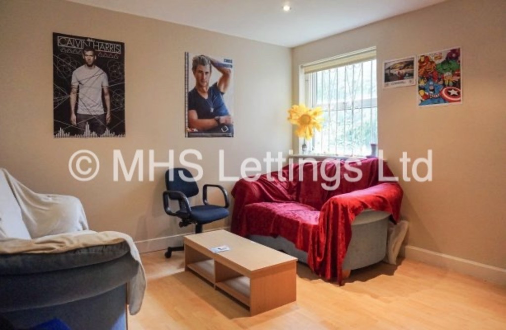 Photo of 5 Bedroom Ground Floor Flat in Flat 15, Welton Road, Leeds, LS6 1EE