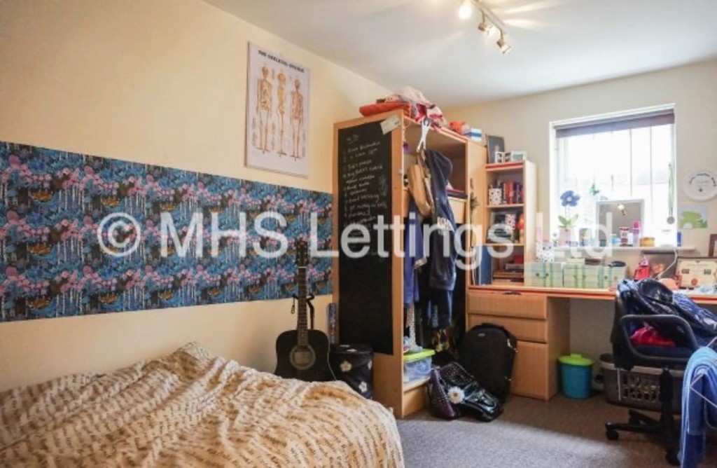 Photo of 5 Bedroom Ground Floor Flat in Flat 15, Welton Road, Leeds, LS6 1EE