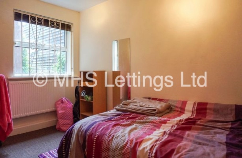 Photo of 5 Bedroom Ground Floor Flat in Flat 15, Welton Road, Leeds, LS6 1EE