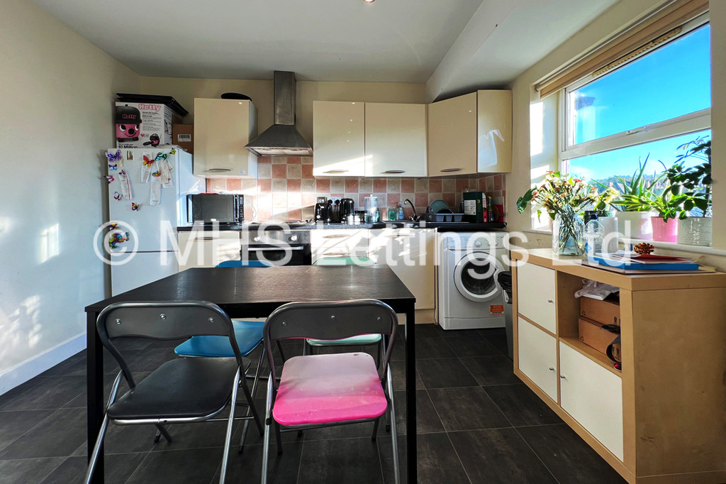 Photo of 3 Bedroom Apartment in Flat 18, Welton Road, Leeds, LS6 1EE