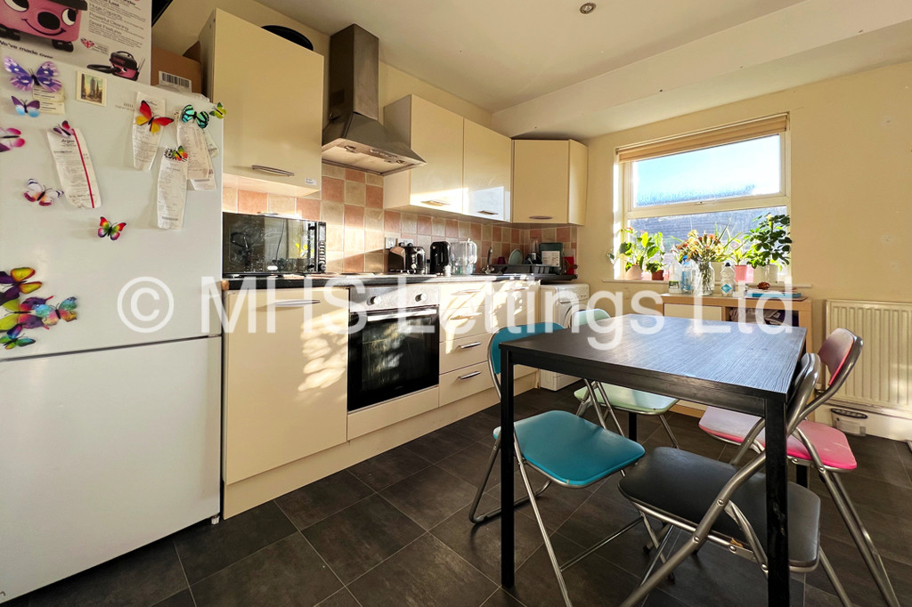 Photo of 3 Bedroom Apartment in Flat 18, Welton Road, Leeds, LS6 1EE