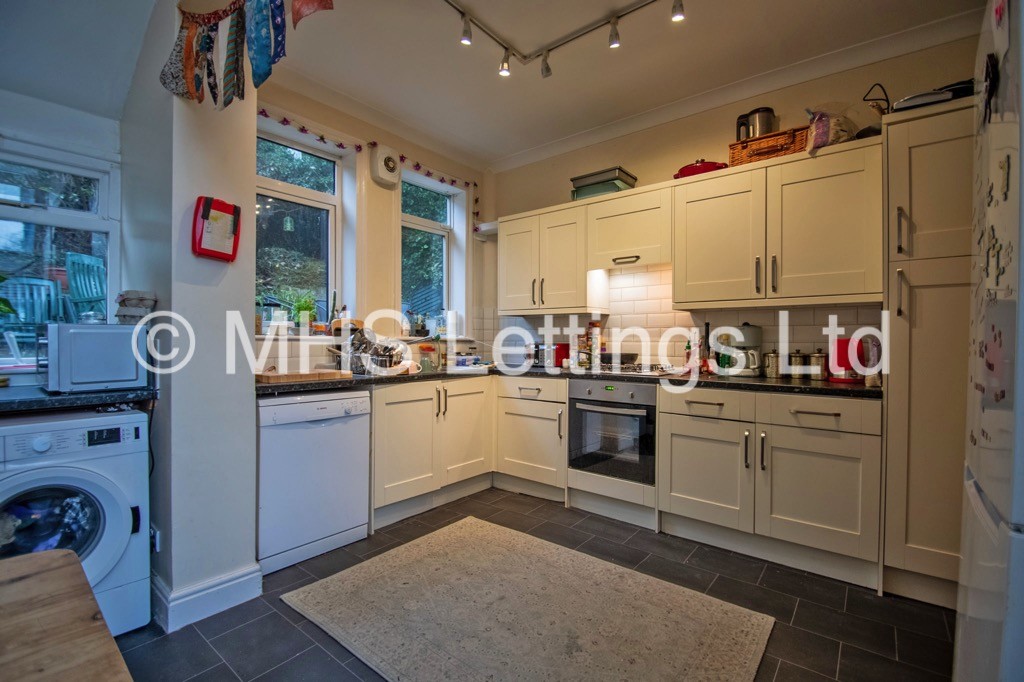 Photo of 4 Bedroom Semi-Detached House in 80 Ash Road, Leeds, LS6 3EZ