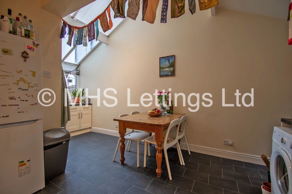 Photo of 4 Bedroom Semi-Detached House in 80 Ash Road, Leeds, LS6 3EZ