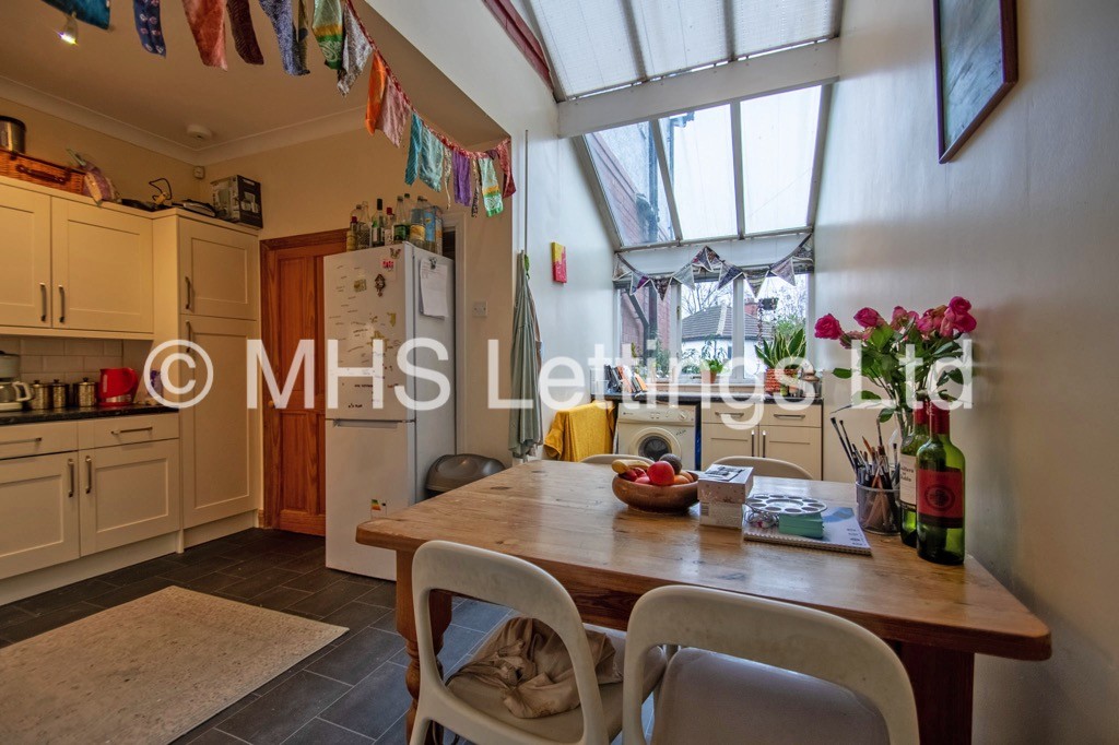 Photo of 4 Bedroom Semi-Detached House in 80 Ash Road, Leeds, LS6 3EZ