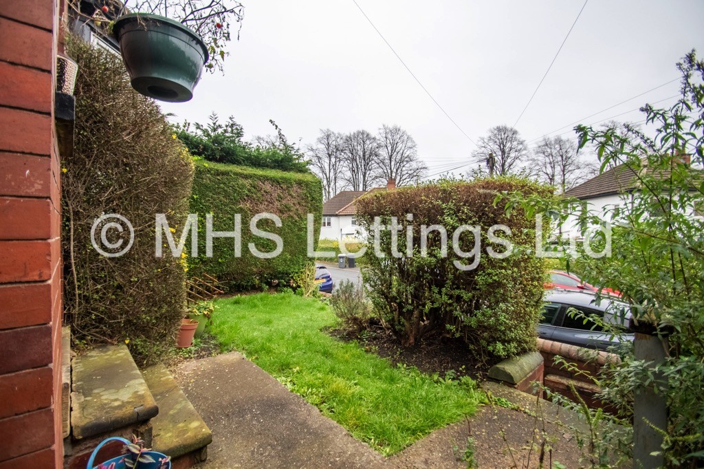 Photo of 4 Bedroom Semi-Detached House in 80 Ash Road, Leeds, LS6 3EZ