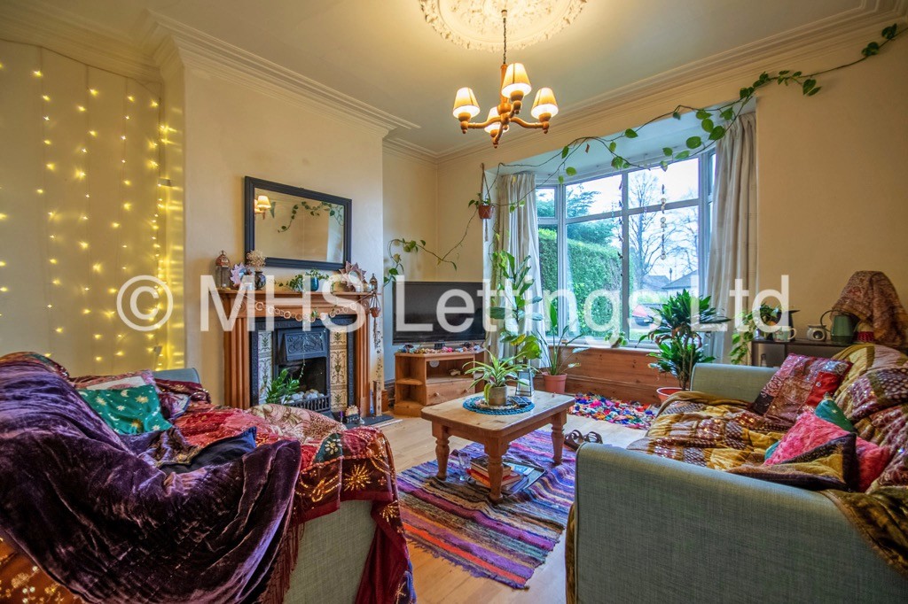 Photo of 4 Bedroom Semi-Detached House in 80 Ash Road, Leeds, LS6 3EZ